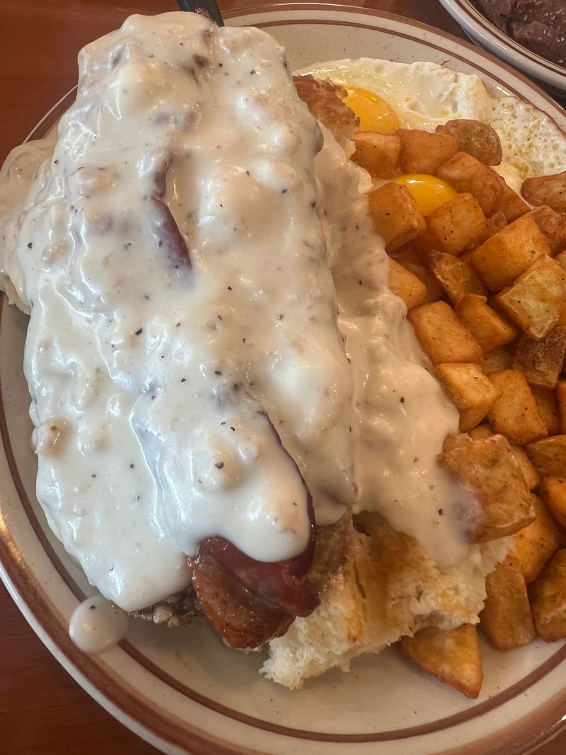 14 Old School New York Diner Dishes That Are Returning Strong In 2026 - Decor Hint Liver and Onions