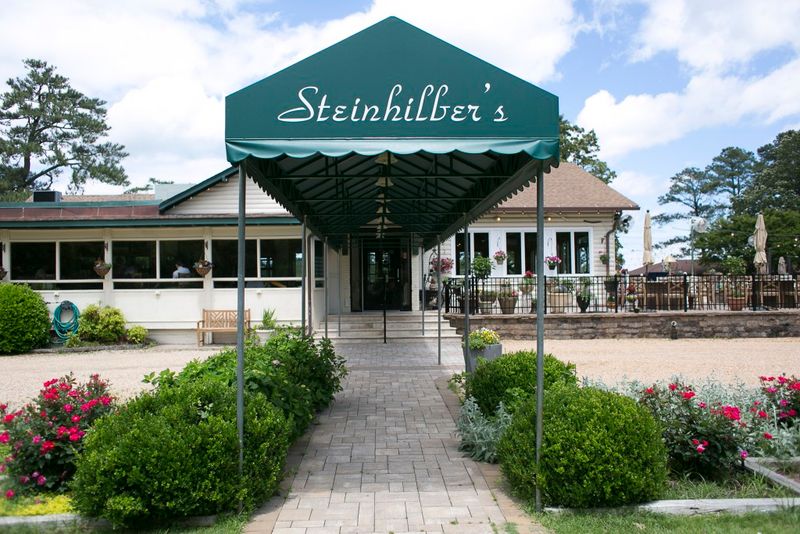 Classic Virginia Eateries That Remain Packed After Decades - Decor Hint Steinhilber's Thalia Acres Inn