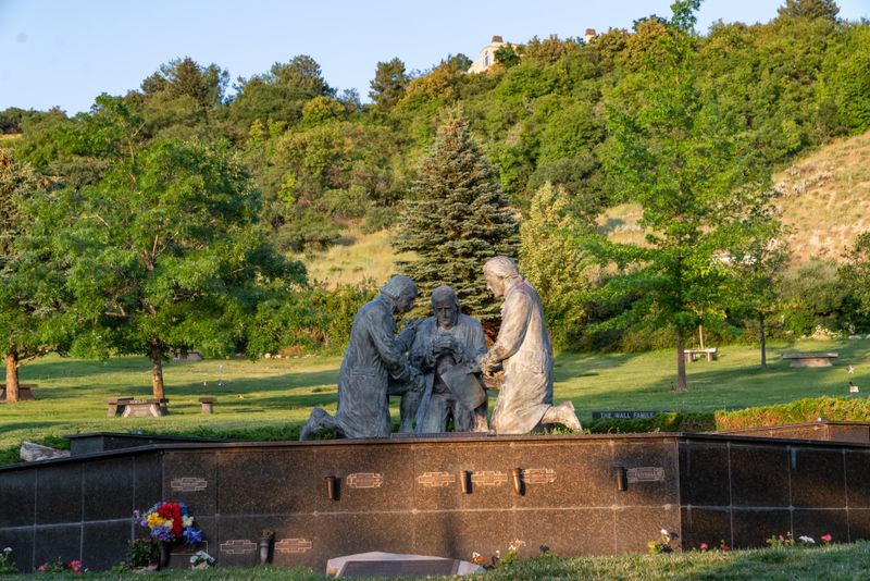 17 Iconic Cleveland Locations That Are Perfect For Celebrating Life's Big Moments - Decor Hint Lake View Cemetery