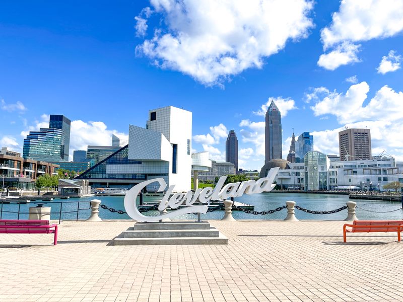 17 Iconic Cleveland Locations That Are Perfect For Celebrating Life's Big Moments - Decor Hint Voinovich Bicentennial Park