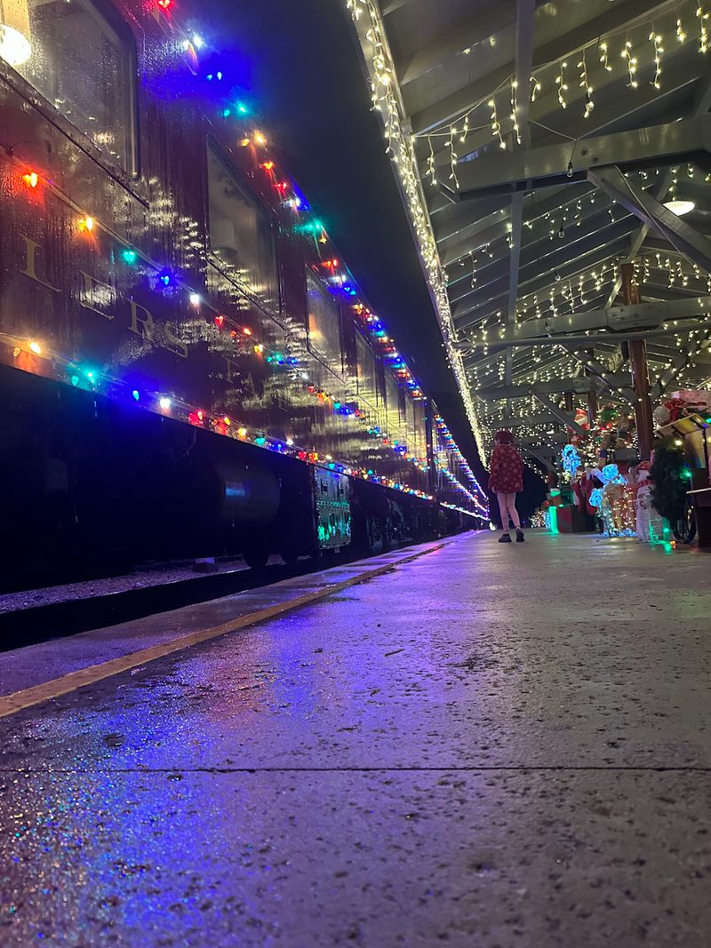 Ride The Rails To Christmas Cheer On Tennessee's North Pole Limited - Decor Hint Booking Happens Conveniently Through The Museum Website
