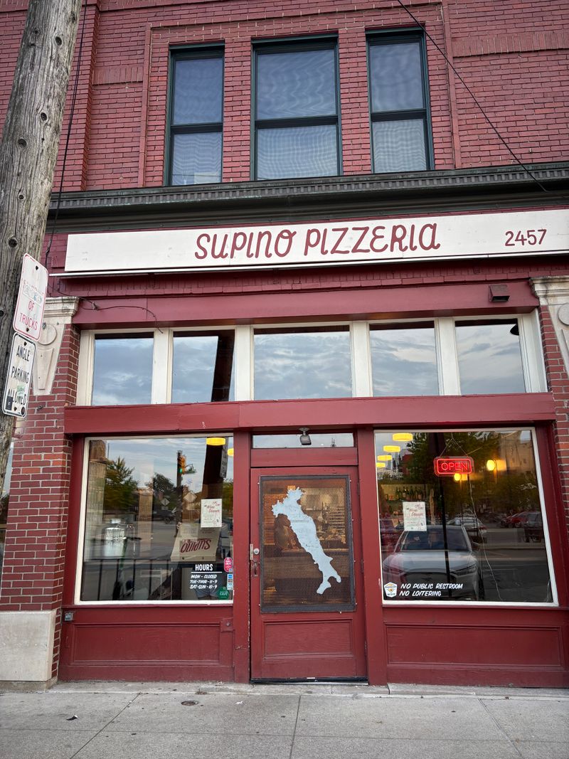 17 Michigan Spots Crafting Italian Subs So Big They're Practically Landmarks - Decor Hint Supino Pizzeria