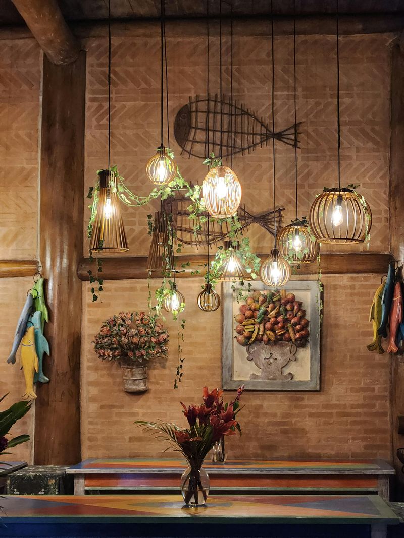 15 Florida Coastal Christmas Living Room Ideas That Feel Bright, Breezy, And Festive - Decor Hint Lanterns With Coastal Fillers