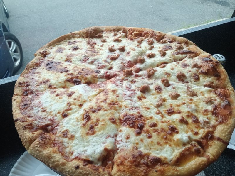 Thick Crust Pizza That Holds Its Own