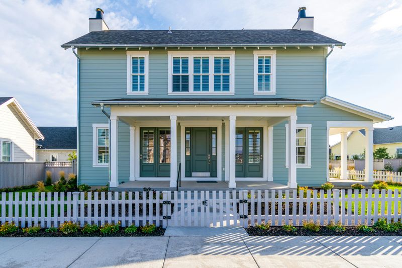17 Iowa Home Styles That May Not Make It To The Next Generation - Decor Hint American Foursquare