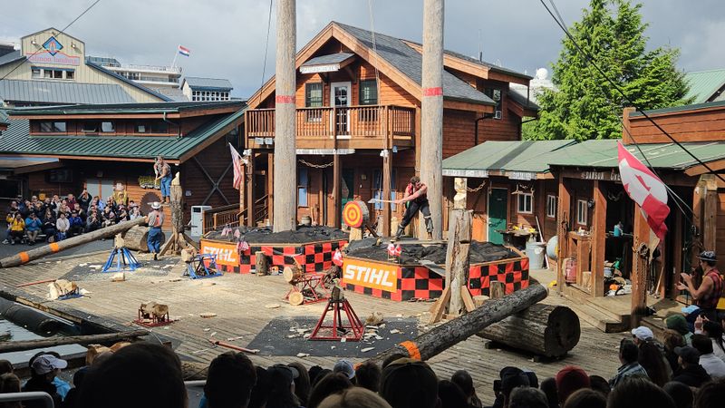 9 Alaska Restaurants Serving Fresh-Caught Fried Fish You'll Love - Decor Hint Salmon Landing Market