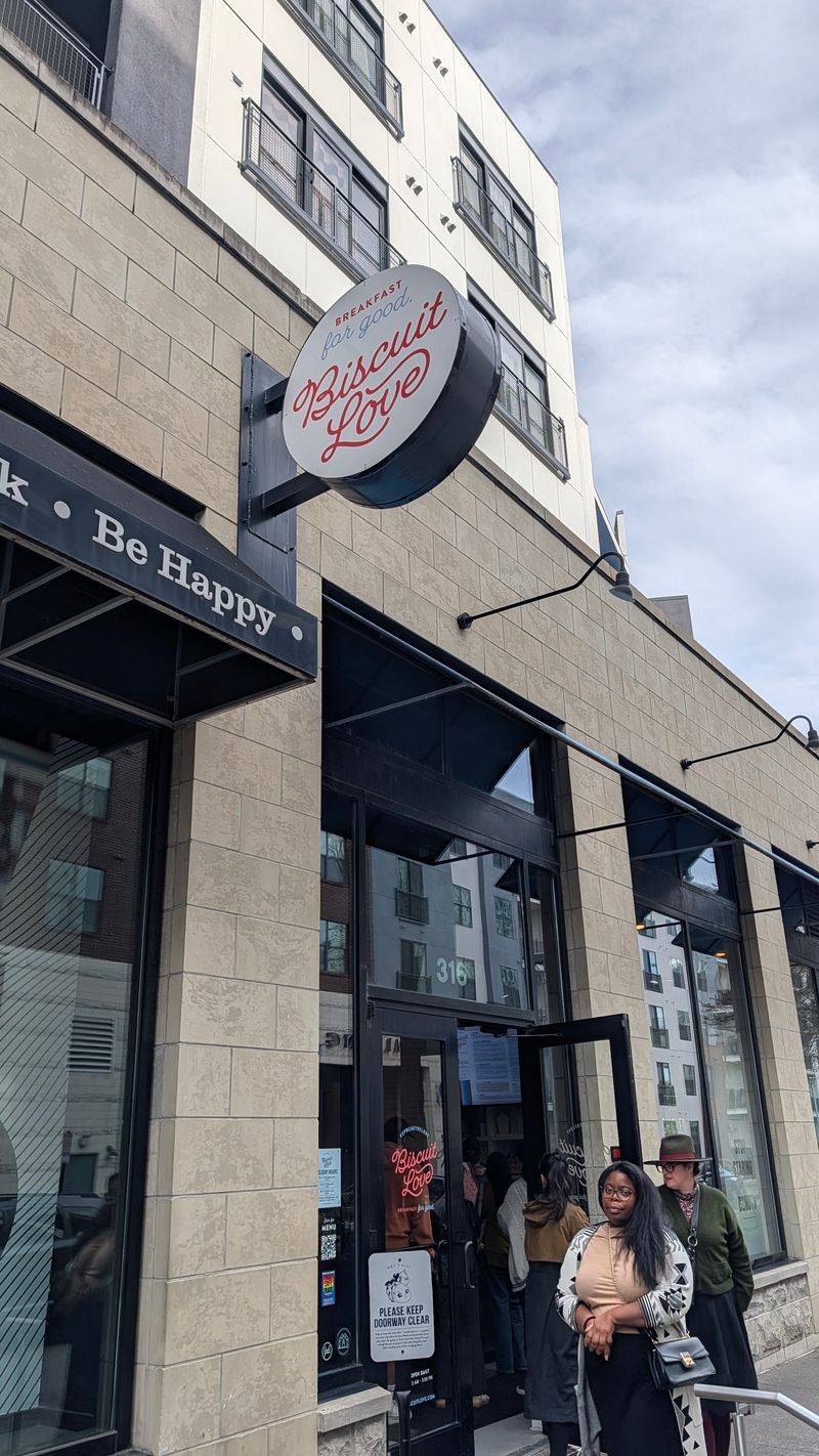 16 Iconic Tennessee Restaurants Where Locals And Tourists Alike Can't Resist - Decor Hint Biscuit Love