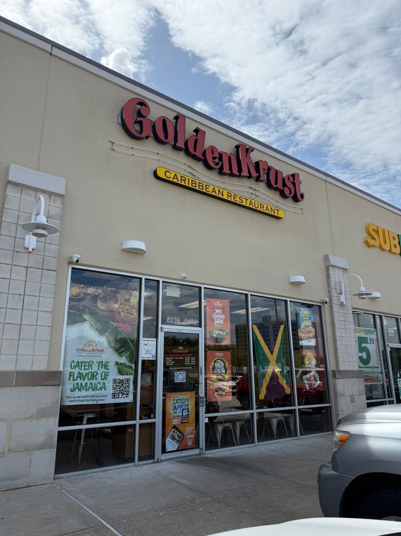 12 Pennsylvania Family Owned Fried Chicken Joints That Will Make You Feel Right At Home - Decor Hint The Golden Crust