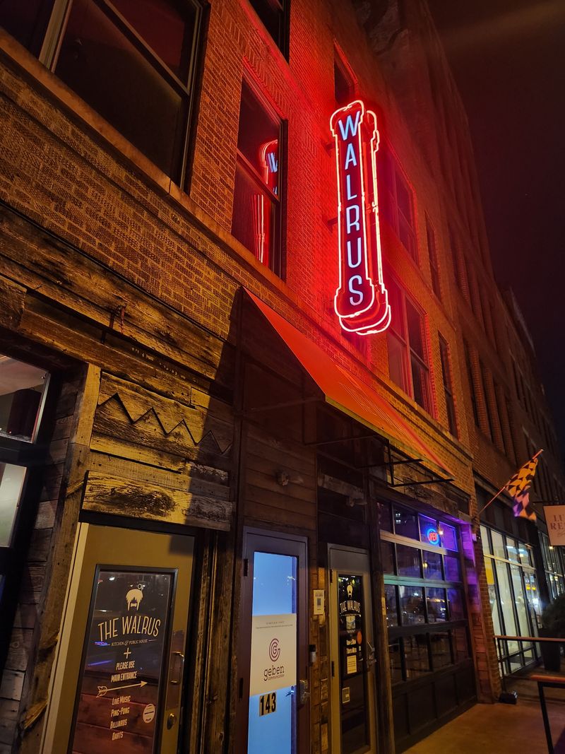 10 Ohio Lobster Roll Spots Bringing Bold East Coast Flavor To The Midwest - Decor Hint The Walrus