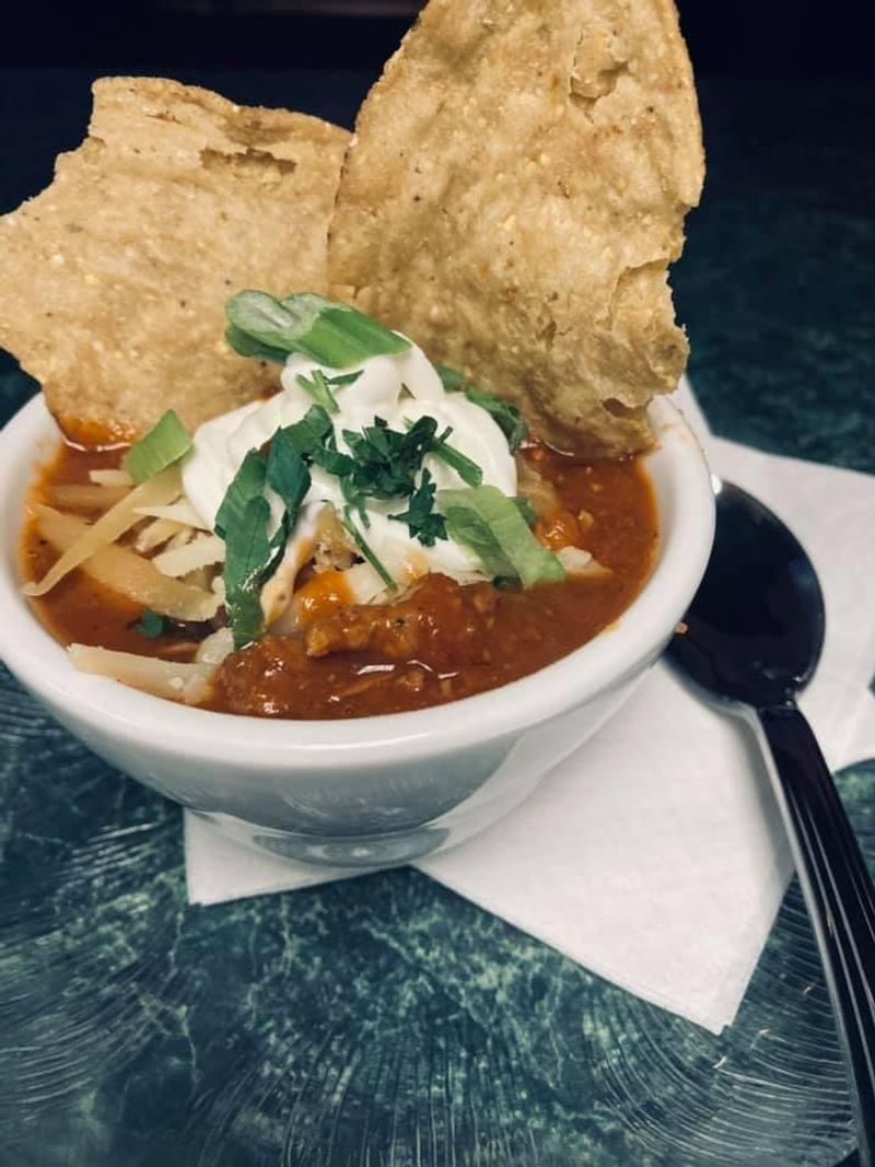 14 Old School New York Diner Dishes That Are Returning Strong In 2026 - Decor Hint Manhattan Clam Chowder