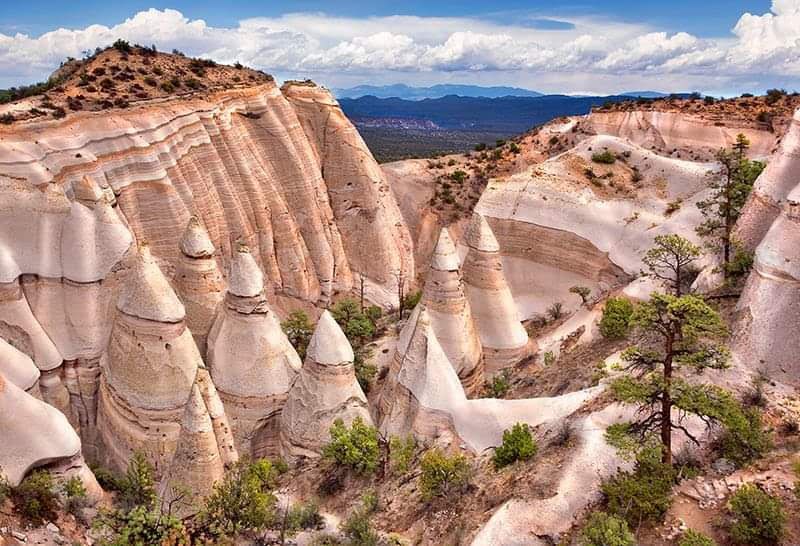 14 Roadside Wonders In New Mexico's Desert That Locals Swear Are The Weirdest In The US - Decor Hint Kasha-Katuwe Tent Rocks