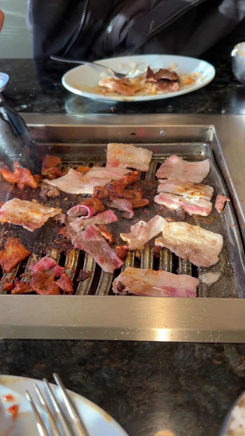 Foodies Flock To This Washington All-You-Can-Eat Spot For A Reason - Decor Hint Positive Reviews That Tell The Real Story