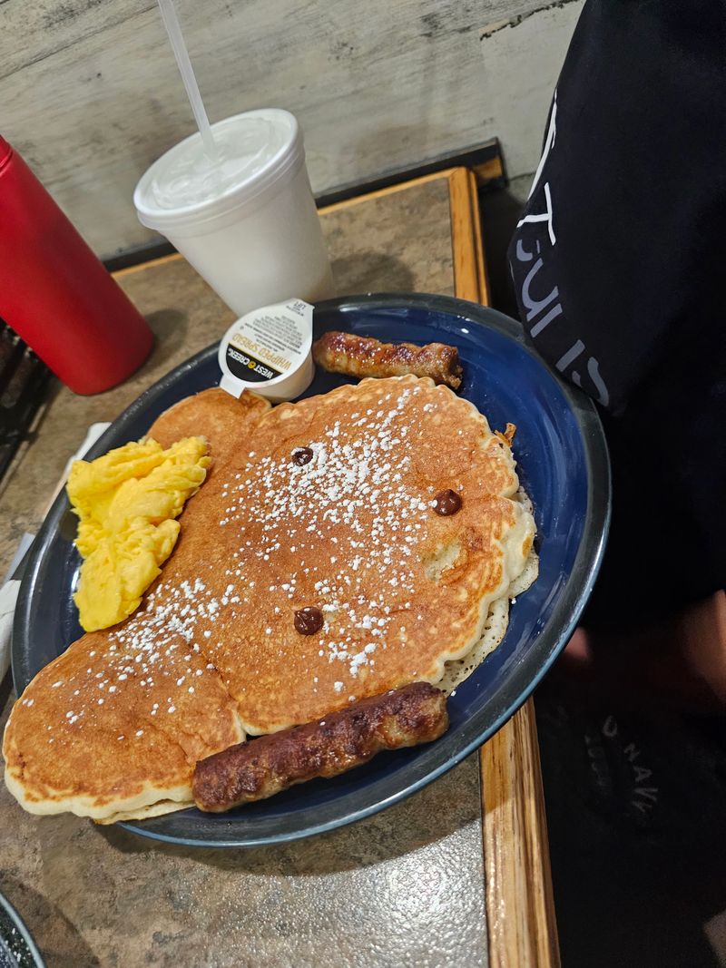 11 Iowa Fish Fry Taverns Locals Swear By For The Perfect Friday Tradition - Decor Hint Jenny's Diner