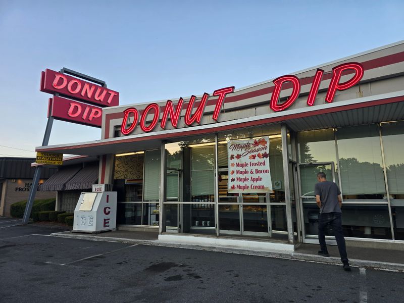 12 Must-Visit Donut Shops In Massachusetts That Are Worth The Road Trip - Decor Hint Donut Dip