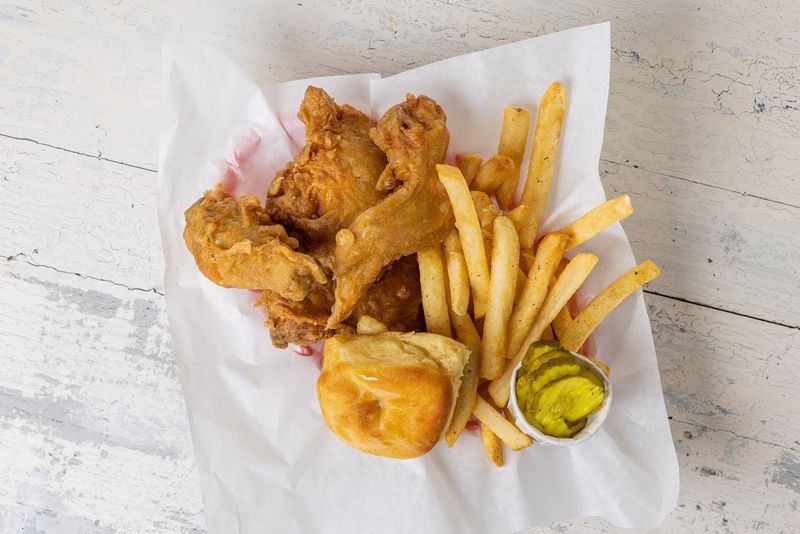 15 California Diners Serving Fried Chicken With That Perfect Homemade Comfort - Decor Hint Honey's Kettle Fried Chicken
