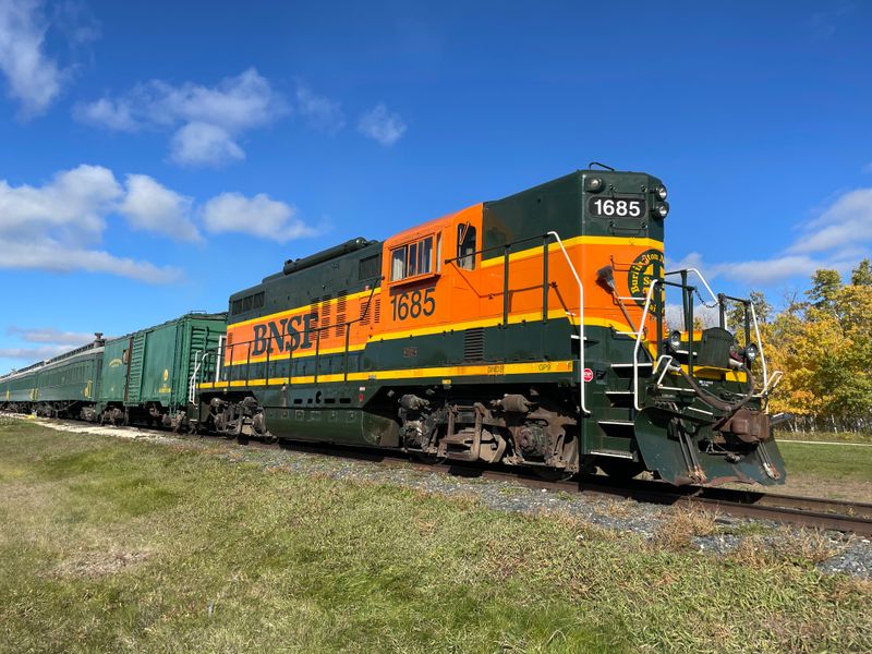 11 Minnesota Scenic Train Rides That Show Off The North’s Natural Magic - Decor Hint Prairie Village / Prairie Lake Railway (Near Worthington)