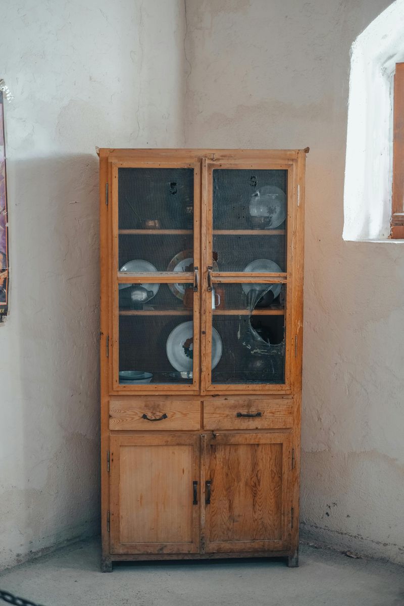 12 Missouri Antique Trends Everyone Wants Before Prices Rise - Decor Hint Victorian Display Cabinets