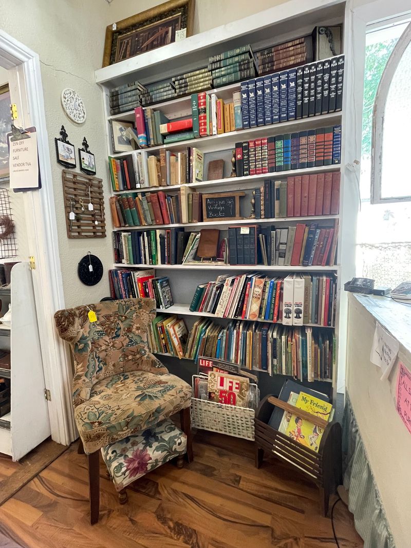 Curved Silhouette Seating