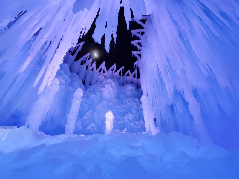 11 Mesmerizing Sites In Utah Locals Try To Keep Under Wraps - Decor Hint Homestead Crater