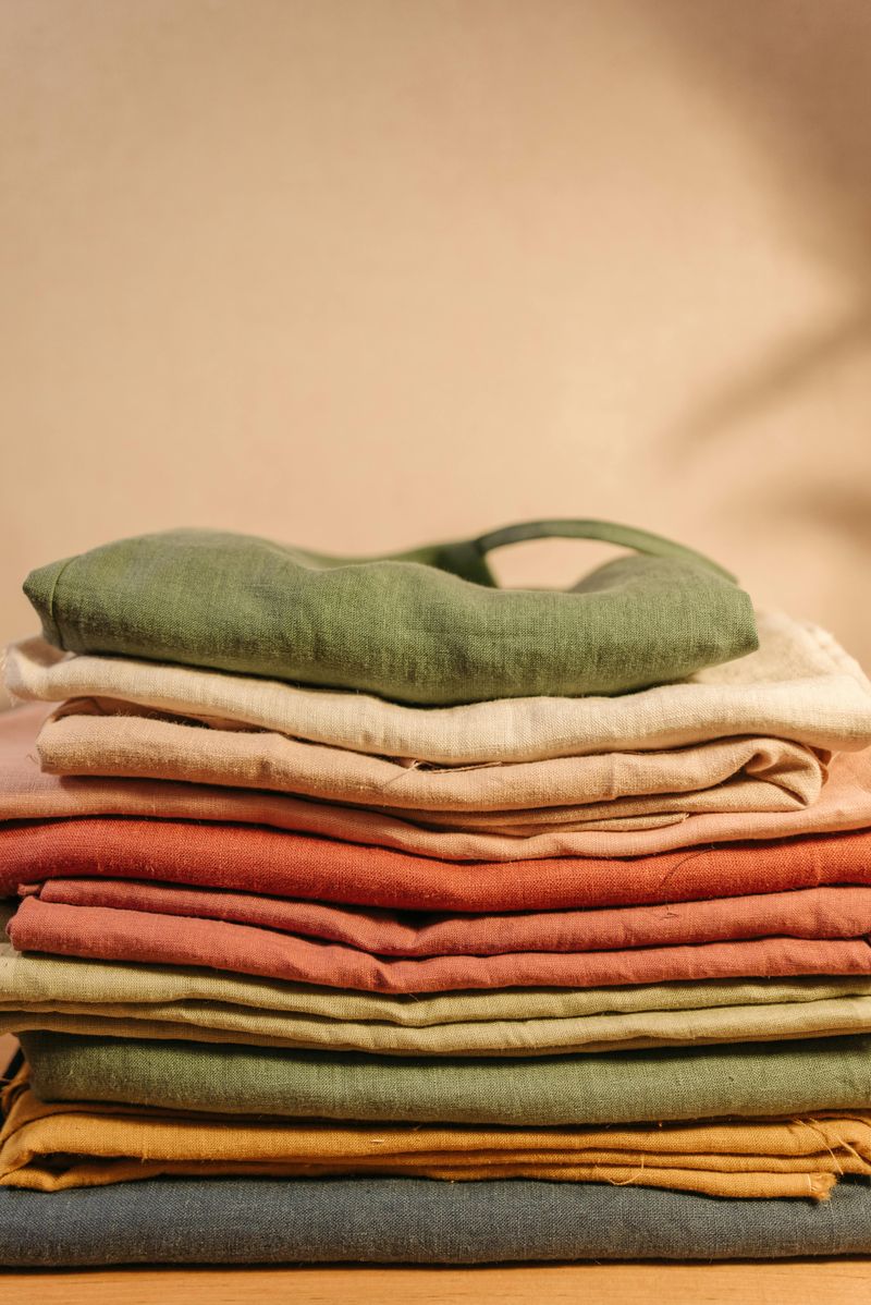 Dining Room Styling Secrets That Never Go Out Of Style In Georgia - Decor Hint Layer With Soft Linen Textiles