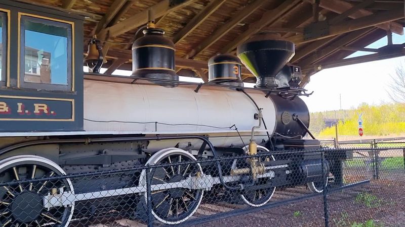 11 Minnesota Scenic Train Rides That Show Off The North’s Natural Magic - Decor Hint Duluth & Iron Range Heritage Railroad, North Shore Mining Tours