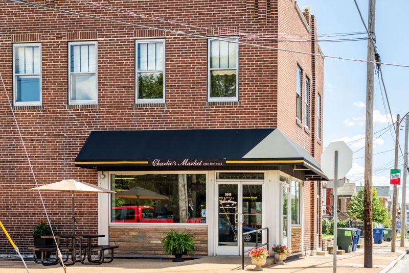 Charlie’s Market & Deli On The Hill