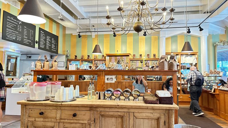 Parisian Ambiance In Back Bay