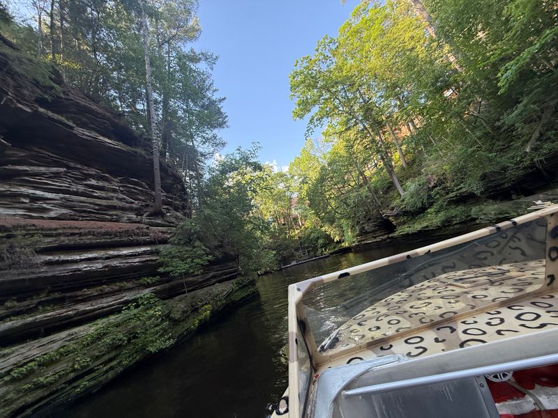 13 Bucket-List Wisconsin Adventures To Share With Anyone Visiting For The First Time - Decor Hint Take a Boat Tour in Wisconsin Dells