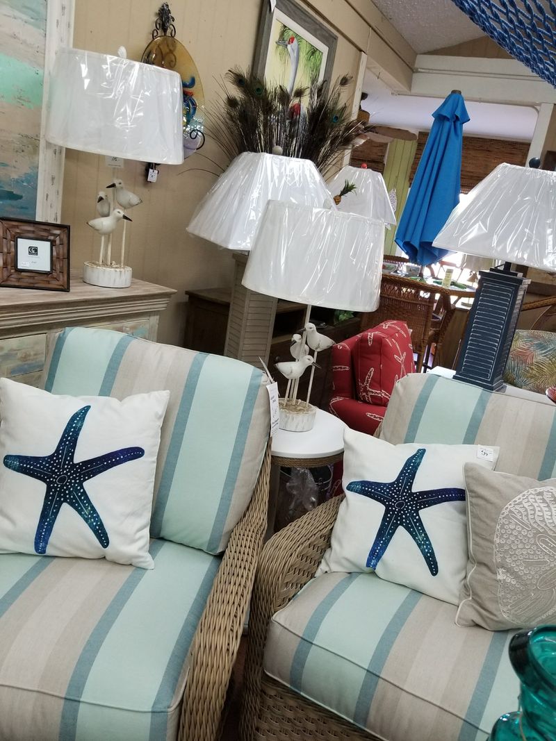 13 Living Room Elements That Bring Southern Charm To Texas Houses - Decor Hint Woven Wicker Or Rattan Accents