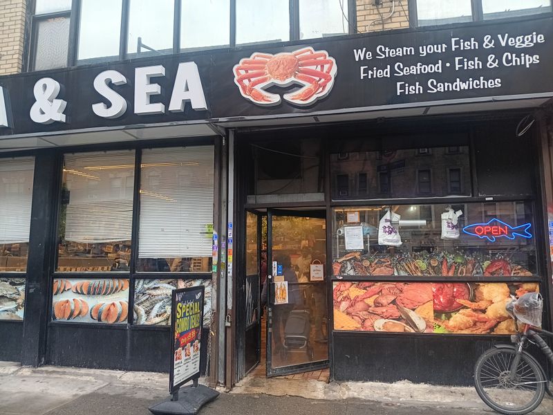 15 New York Delis You Can't Miss For The Best Fried Fish Sandwiches In Town - Decor Hint Sea & Sea Fish Market