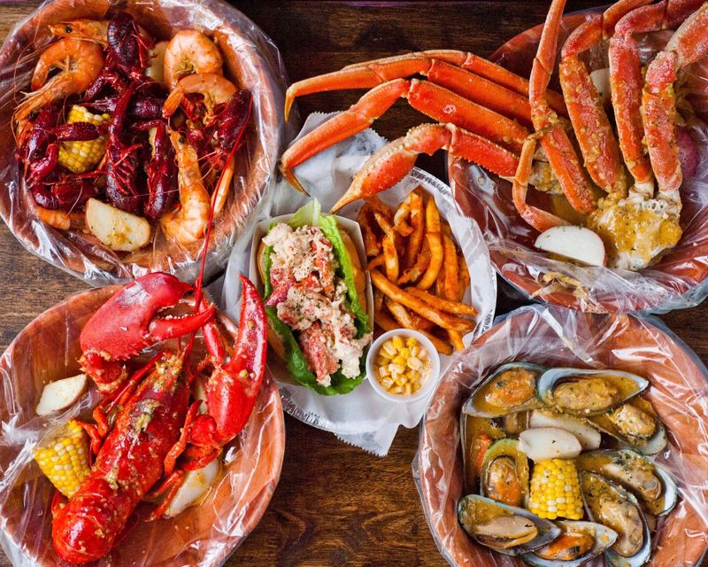 Reasons Why South Carolina's Culinary Scene Is Your Must Visit Destination For Food Tourism In 2026 - Decor Hint Coastal Location Means Incredible Seafood Options