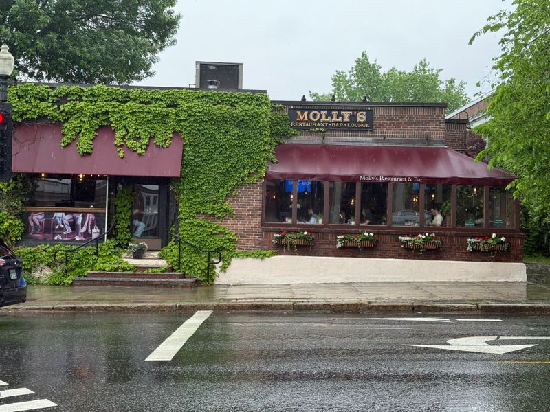 Molly's Restaurant & Bar