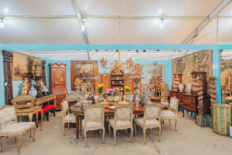 21 Texas Vintage And Collectibles Markets Where Rare Finds Are Flying Off The Shelves - Decor Hint Round Top Antiques Fair