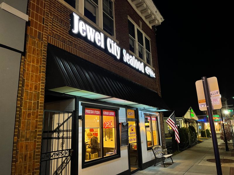 10 West Virginia Seafood Shacks Only Locals Know Serving Coastal Flavor In The Mountains - Decor Hint Jewel City Seafood Restaurant & Market