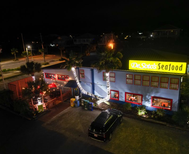 19 Alabama Seafood Joints Only Locals Know And Love For That Perfect Southern Flavor - Decor Hint DeSoto's Seafood Kitchen