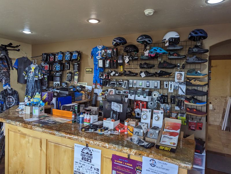 15 Reasons Madison WI Belongs On Your 2026 Travel List From New Openings To Smart Tips - Decor Hint Bike-Friendly Infrastructure Makes Cycling Easy