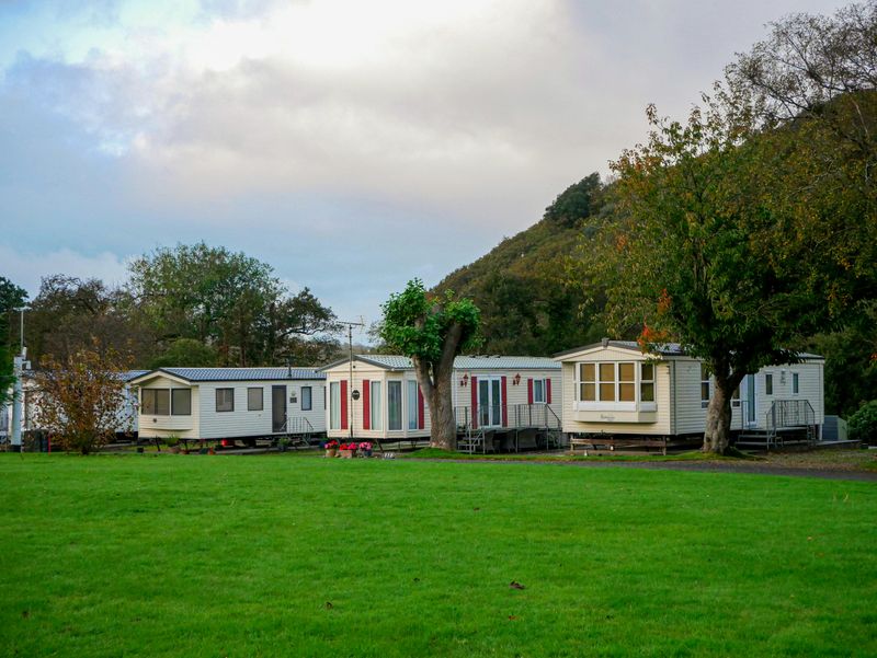 Aging Mobile Homes In Dated Parks
