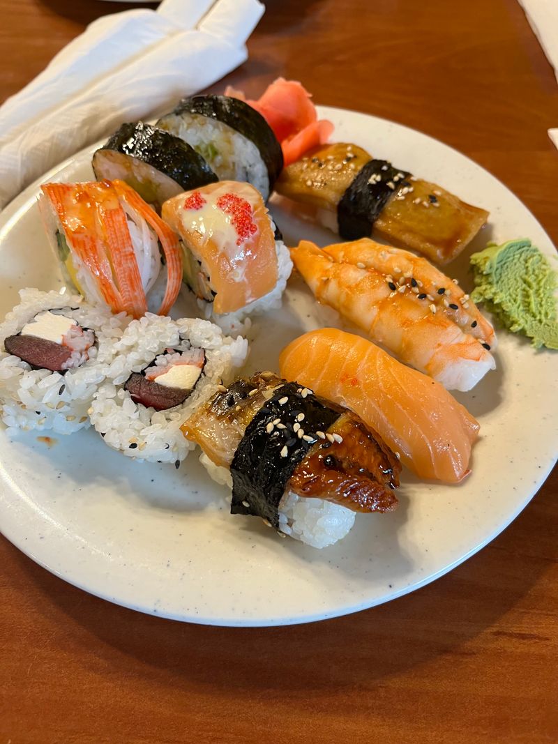 14 New Jersey All-You-Can-Eat Seafood Restaurants Serving Up Endless Coastal Goodness - Decor Hint Tang Asian Cuisine – Vineland