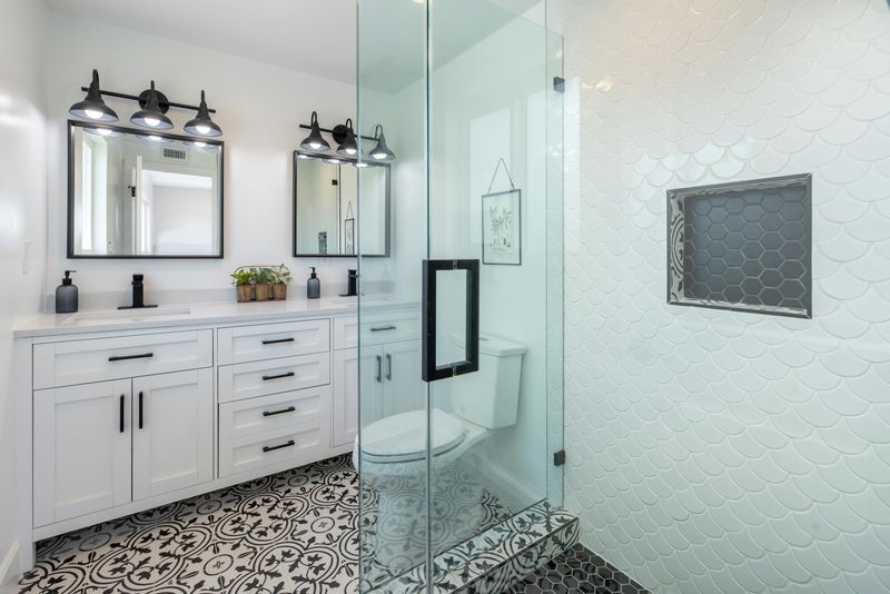The Bathroom Upgrades California Homeowners Regret Most - Decor Hint All-White Bathrooms