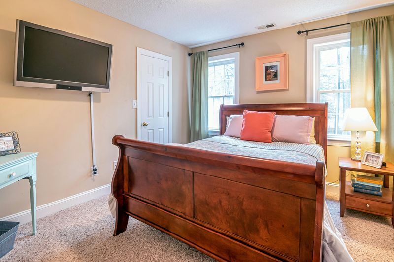 Florida Living Rooms Are Finally Letting Go Of These Once-Beloved Trends - Decor Hint Wall-To-Wall Carpeting