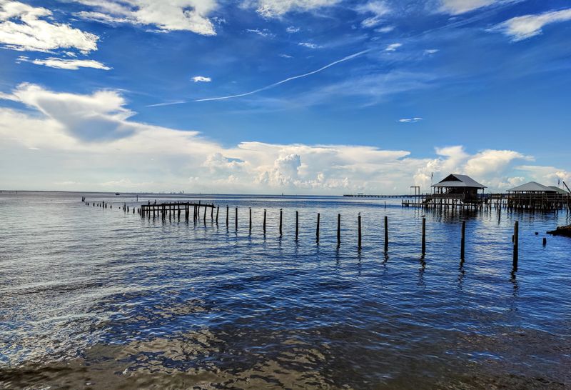 12 Alabama Beach Towns That Get Overrun By Tourists Every Summer (According To Locals) - Decor Hint Fairhope