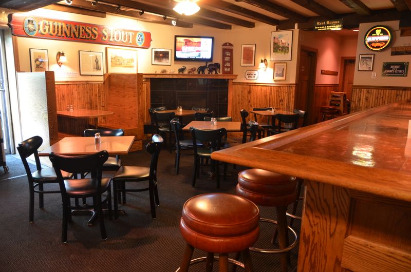 13 Must-Try Iowa Pizza Spots That Are Always Worth The Miles - Decor Hint Wig & Pen Pizza Pub