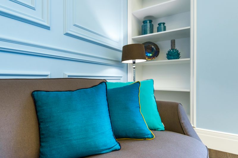 14 Living Room Trends Arizona Homeowners Are Finally Letting Go Of - Decor Hint Mediterranean Blue Accents