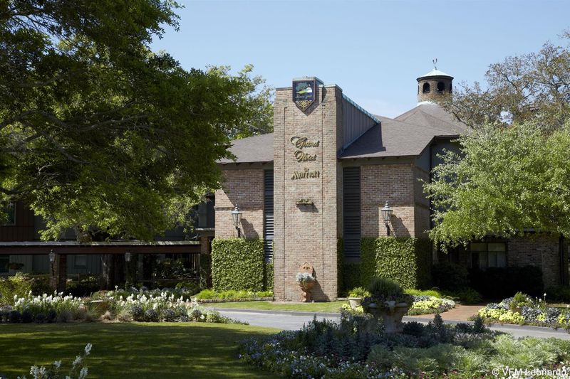 12 Alabama Beach Towns That Get Overrun By Tourists Every Summer (According To Locals) - Decor Hint Point Clear