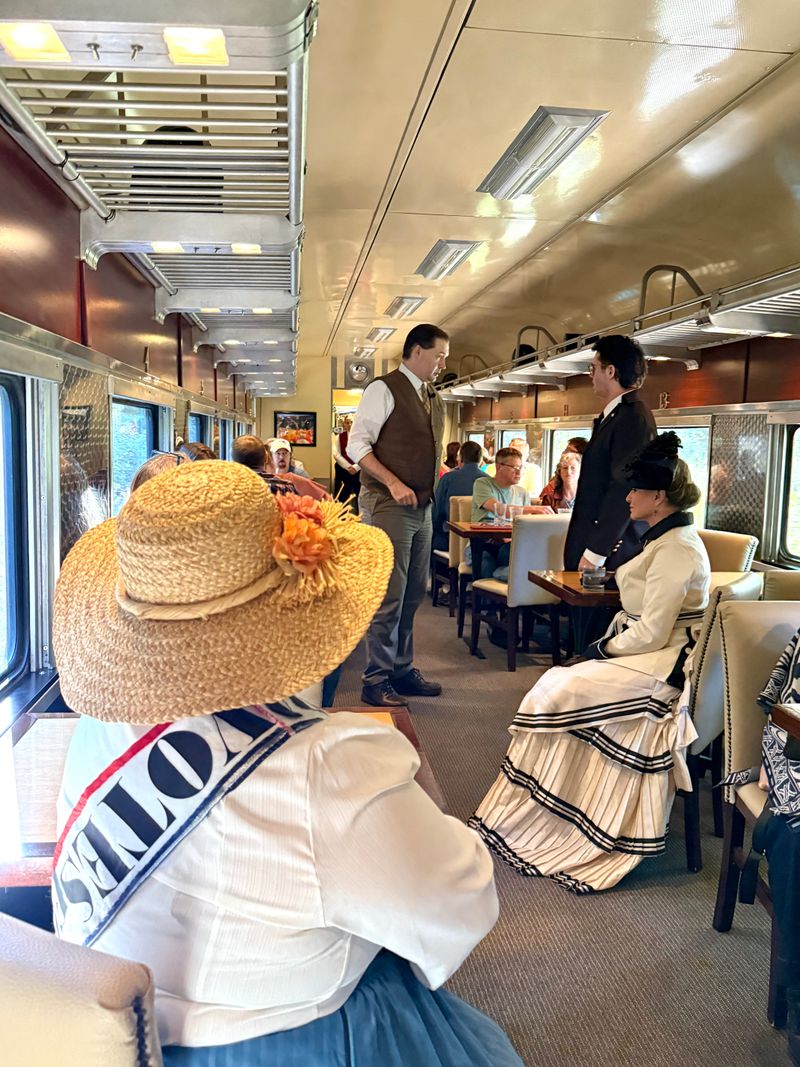 Join Santa For A Festive Ride On Virginia's Scenic Holiday Express - Decor Hint Festive Atmosphere Throughout The Train