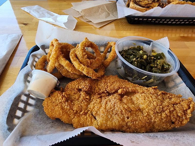 Pennsylvania Foods That Were Local Legends Until They Practically Vanished - Decor Hint Fried Catfish on Waffles