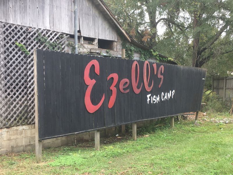 12 Small-Town Alabama Restaurants That Outsiders Rarely Experience - Decor Hint Ezell's Fish Camp