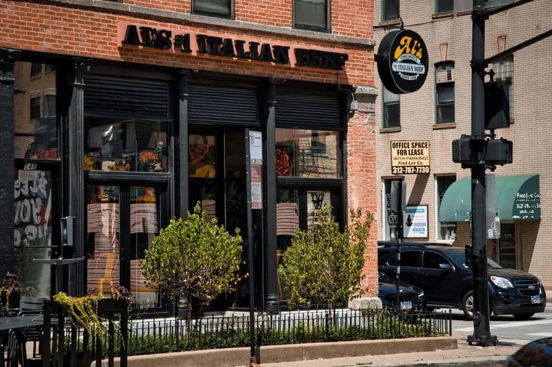 16 Illinois Dining Hotspots Famous For Lines That Never Scare Anyone Away - Decor Hint Al's Beef