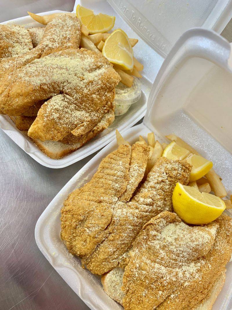 12 Illinois Fish Fries That Keep The Locals Coming Back Each Friday - Decor Hint J & J Fish & Chicken