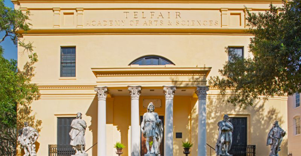 Georgias Most Magical Holiday Towns Atlanta Savannah Helen - Decor Hint